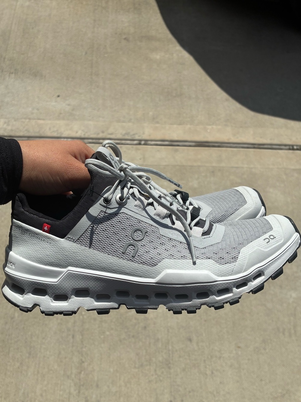 On cloud ultra trail running shoes Glacier/Frost colorway size 6